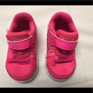 Nike toddler athletic shoes